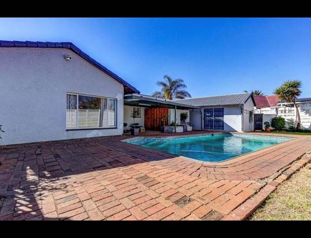 3 BEDROOM HOUSE FOR SALE IN VAN RIEBEECK PARK